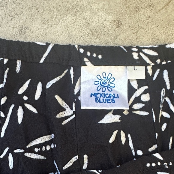 3/$20 bundle deal!!!!!Casual Black and White printed boho Skirt - Picture 3 of 4